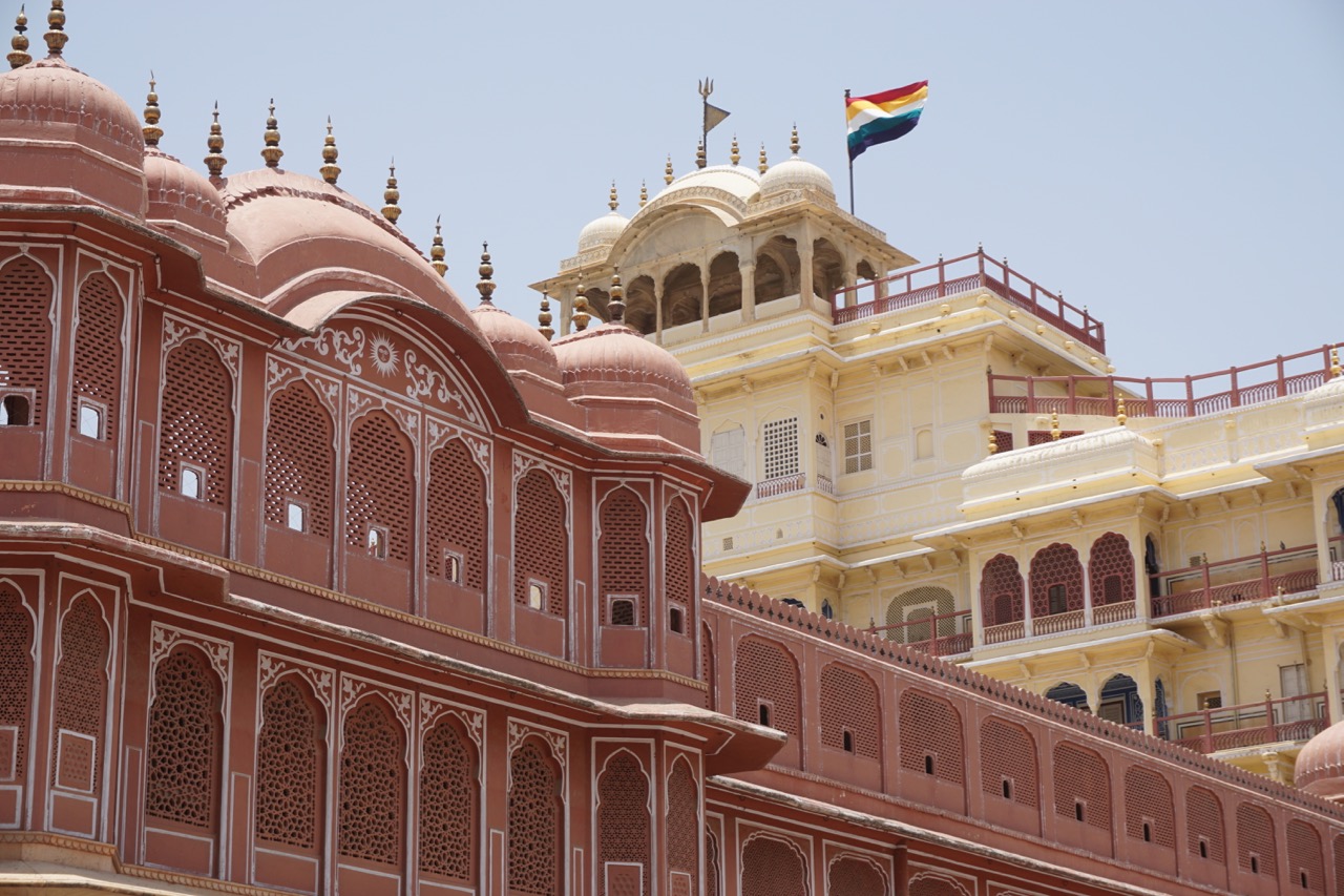 I couldn&rsquo;t identify the flag. This is the towering dome at the open courtyard (City Palace&rsquo;s Pritam Niwas Chowk). Most interior places prohibited photography.