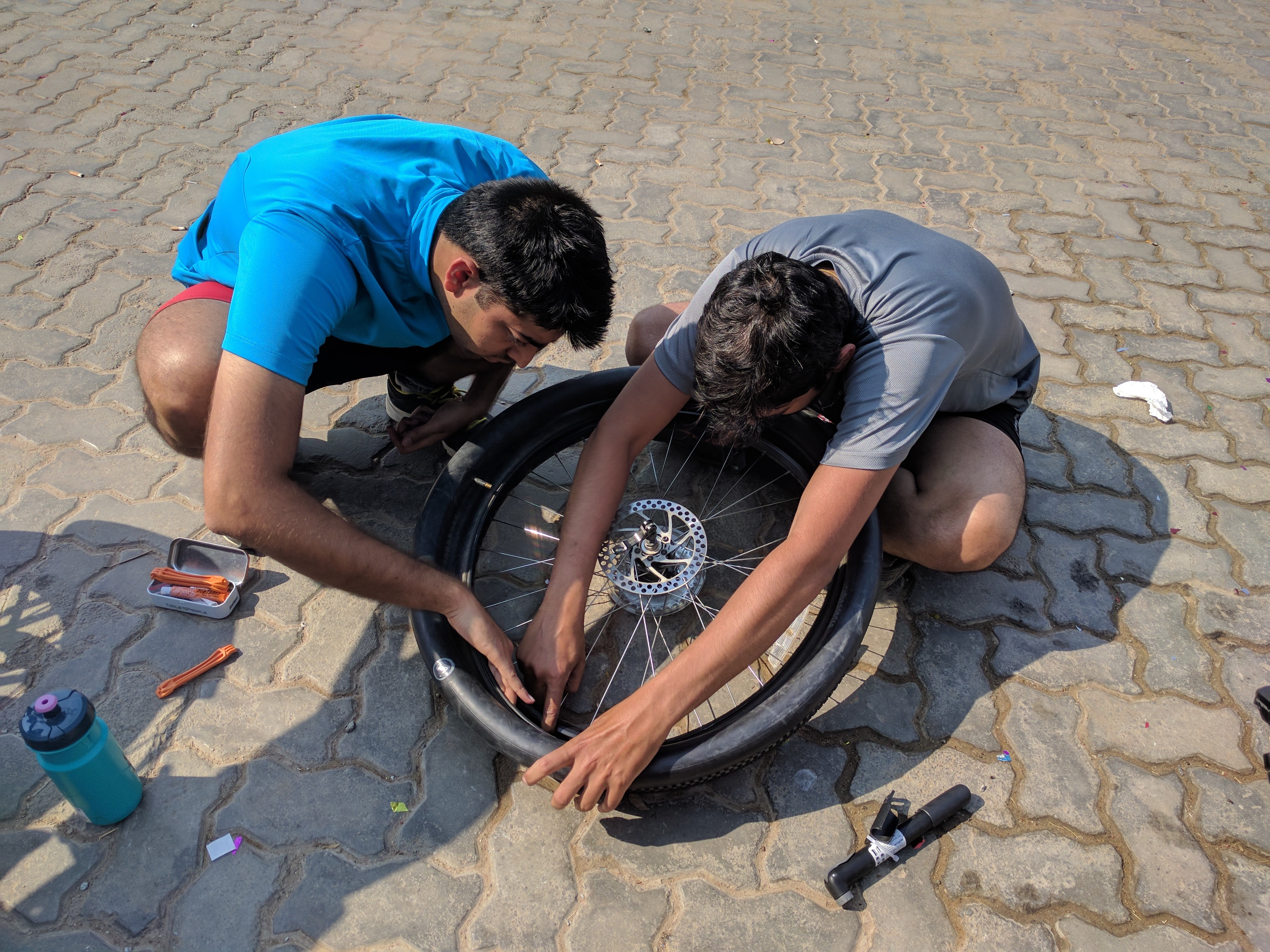 Ravish helping Soham out with his flat.