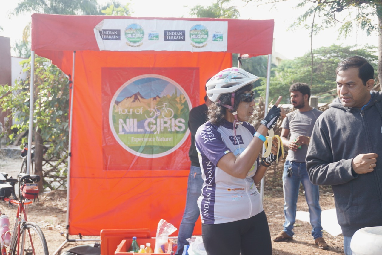 This is a support station. There were four such stations en route where we could fill our bottles and our stomach.