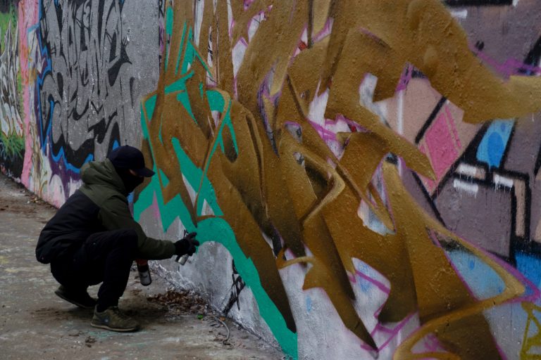 Berlin is filled with graffitis. This was the first thing that I noticed once I had stepped in the city. No exposed wall was spared. This was the first time that I spotted one of those creators.