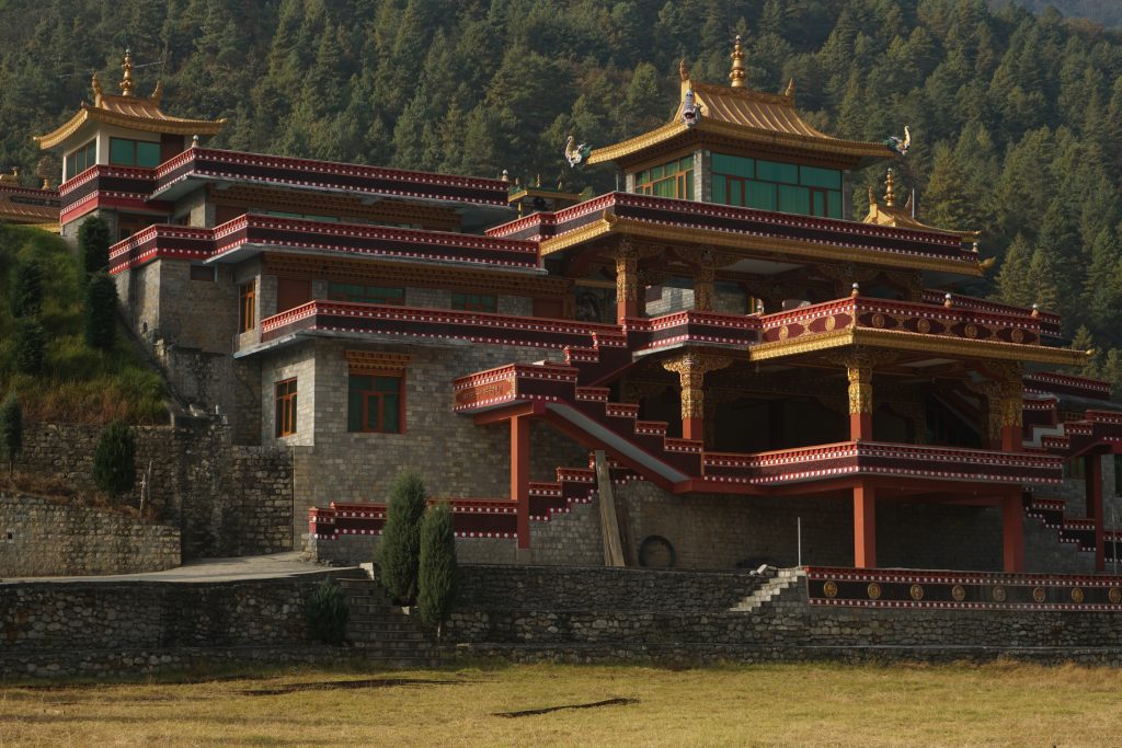 Stepped construction on the slopes. The front part is the monastery guest house. The prayer hall is on the rear side.