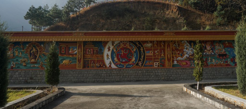 The rear boundary wall depicting Bhavchakra as a heptaptych