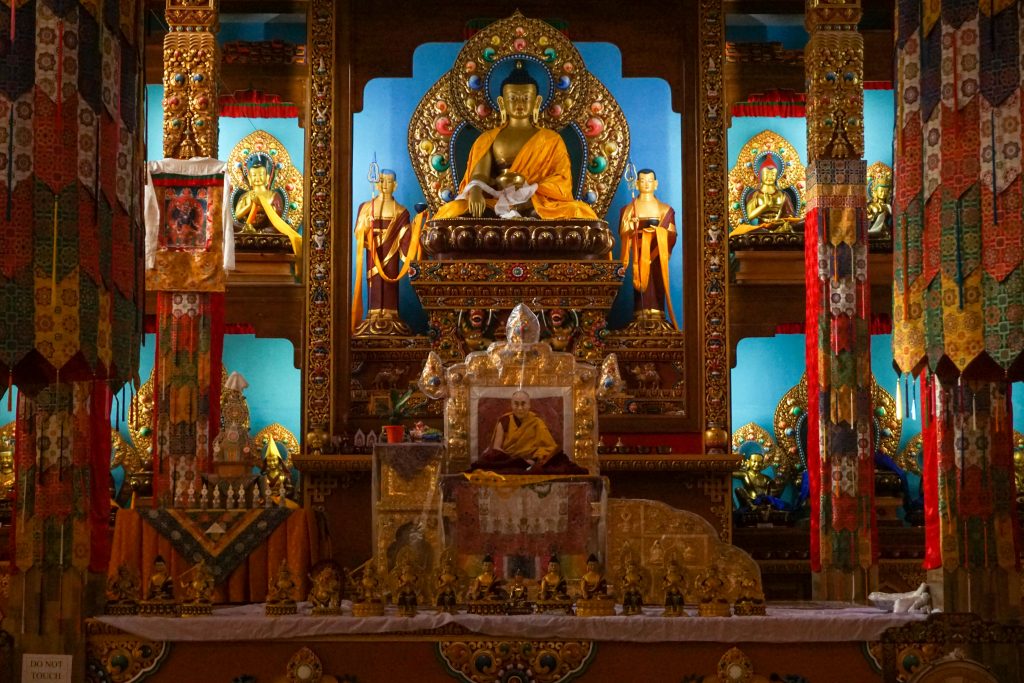 Central alter inside the prayer hall.
