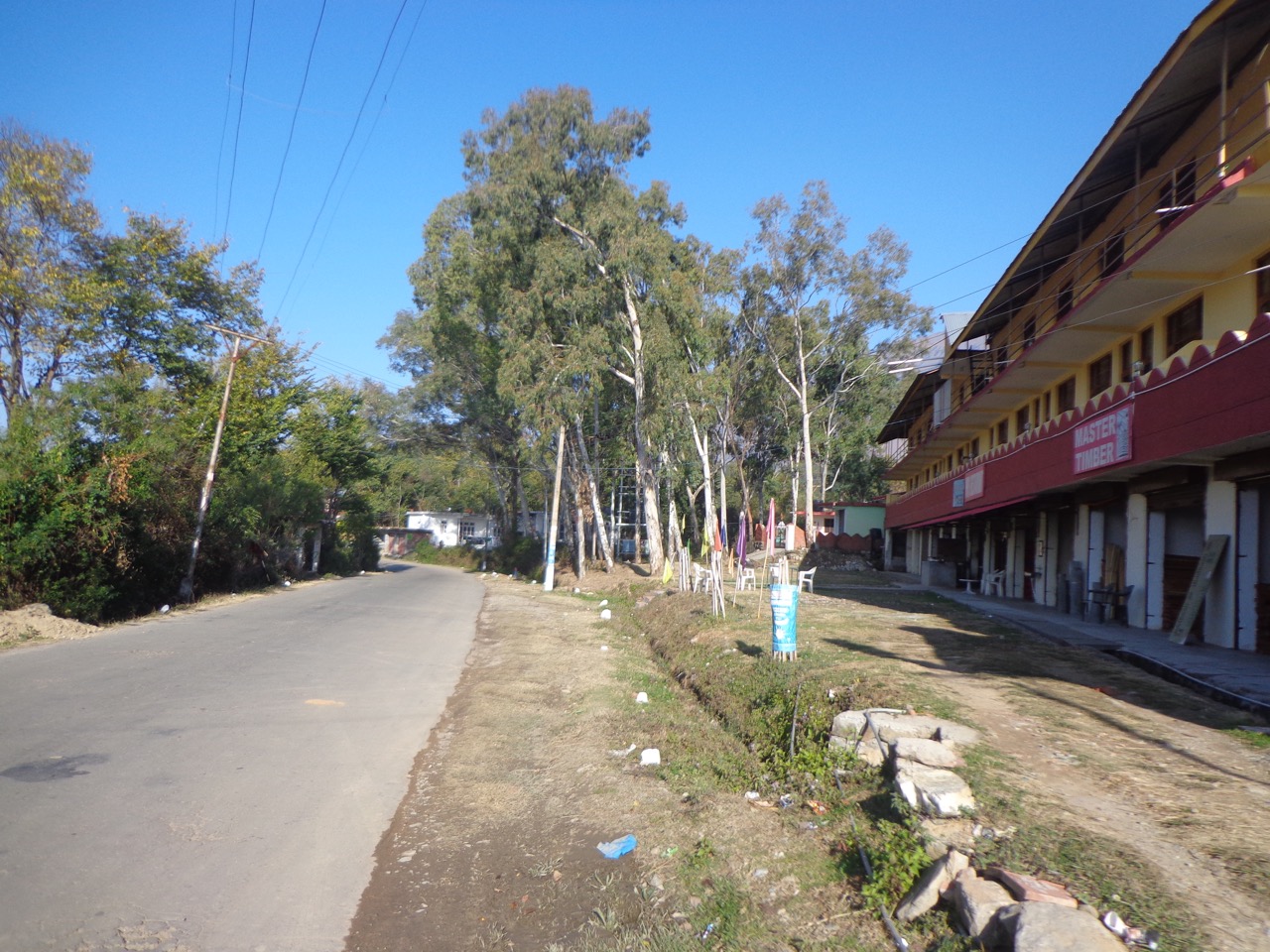 Waiting for the bus in front of Pops Hotel and Restaurant.