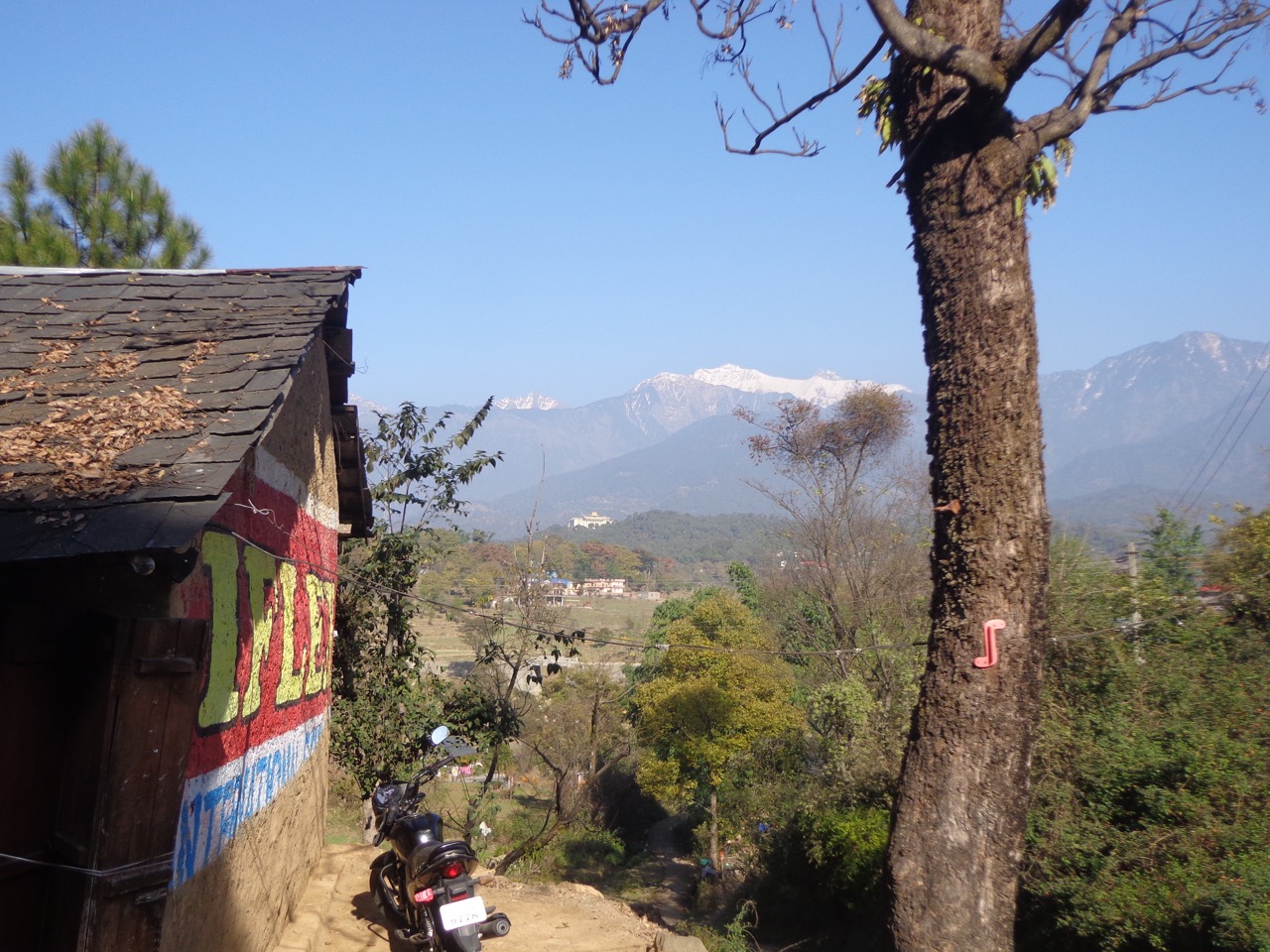 This was one of the last views of the Dhuladhar range. The bus then entered the steep hills of Mandi via Kullu district.