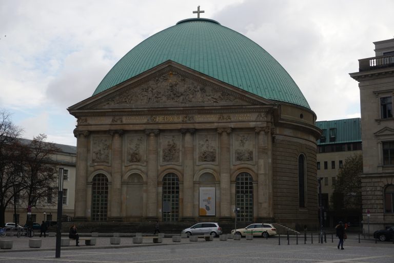 St. Hedwig&rsquo;s Cathedral, beside the library and the law school building of Humboldt University.