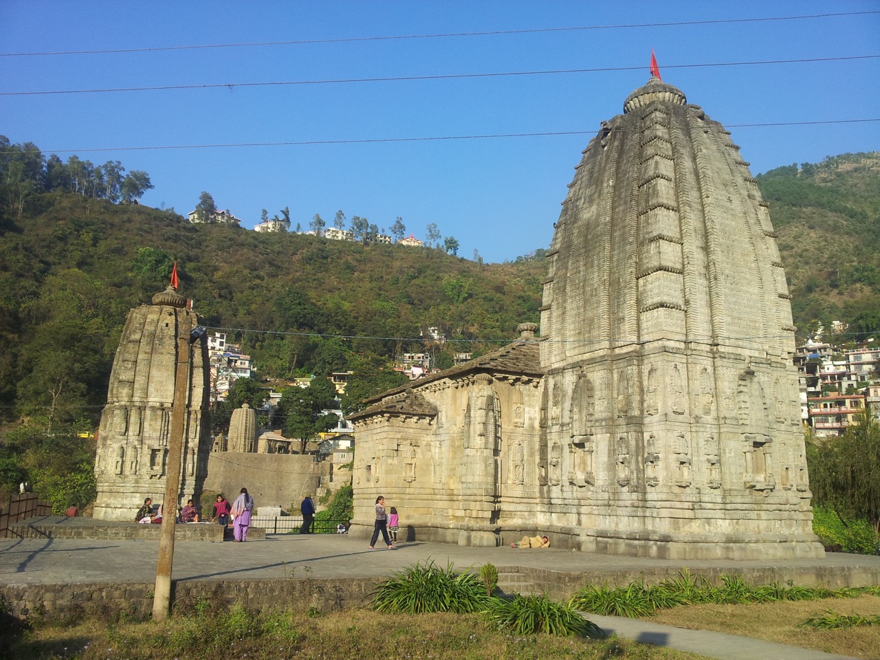 This is a Shiva temple just on the opposite bank of the Triloknath temple. Triloknath temple&rsquo;s spire is visible between the two spires.