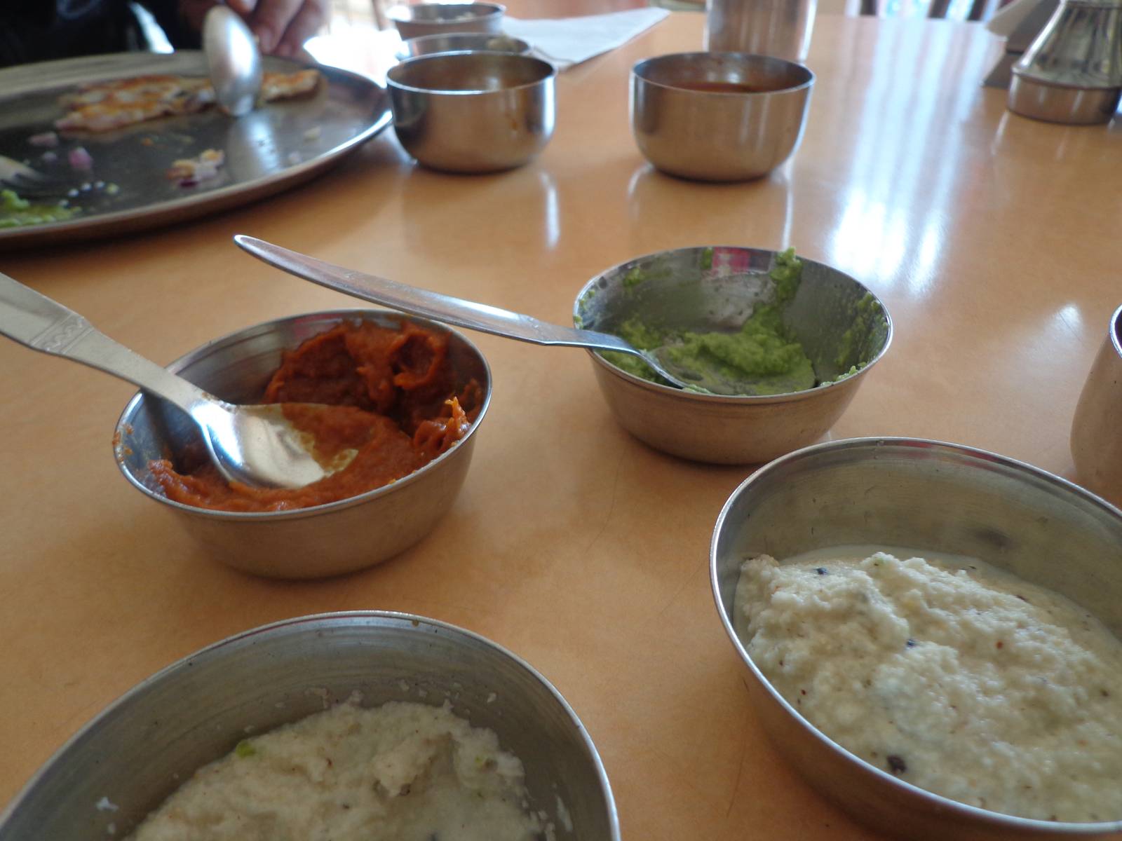 Red chutney. Green chutney.