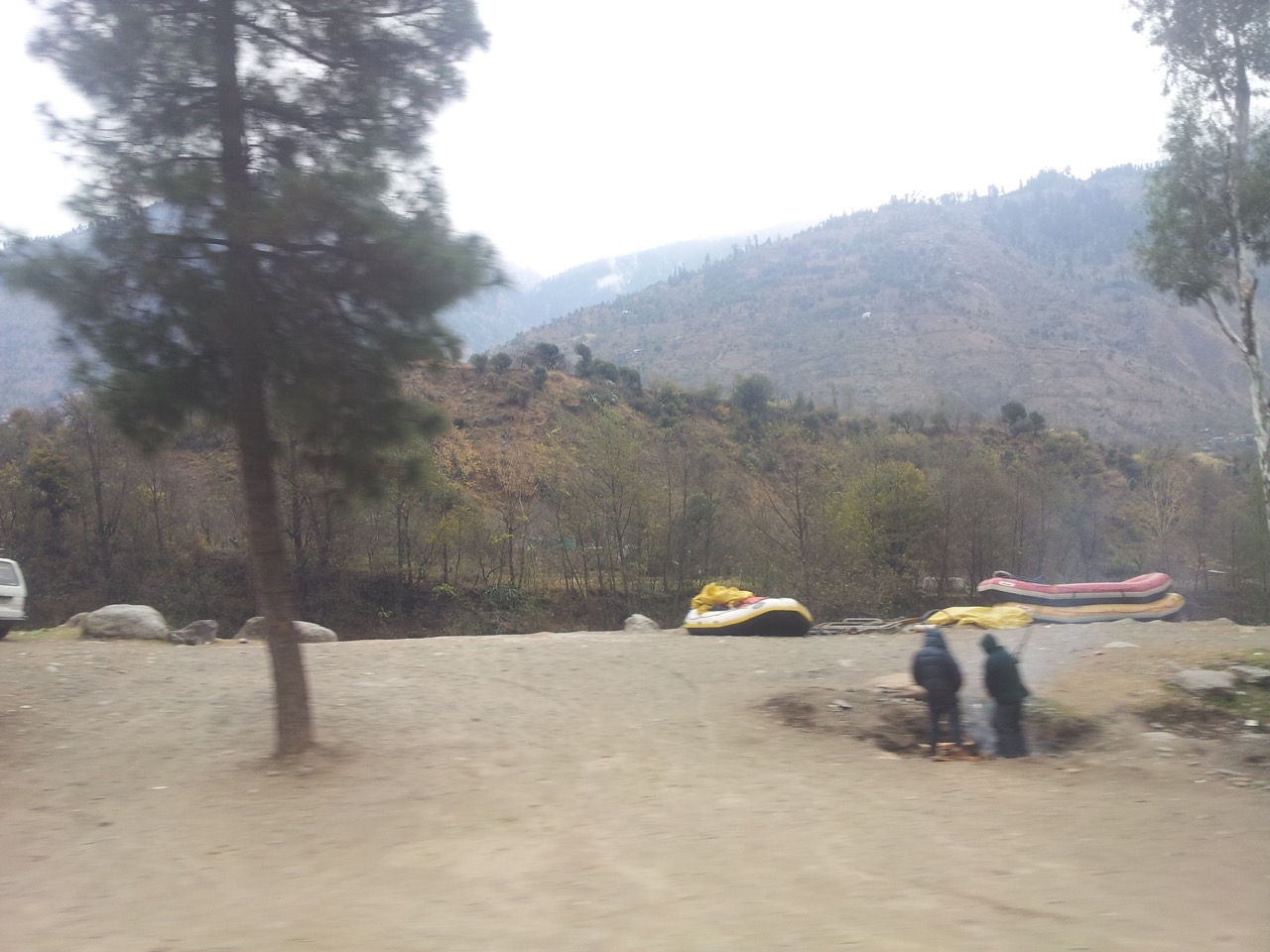 At places on the banks of Beas river, rafting equipments can be seen. Along with paragliding and skiing, white water rafting is a popular sport amongst tourists.