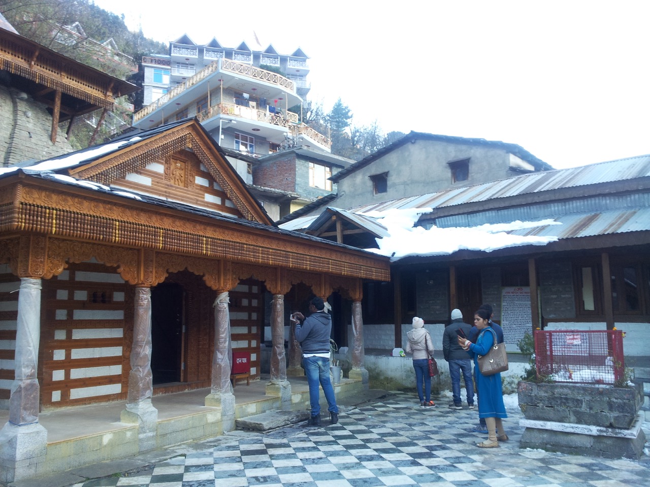 A newly constructed temple of Rama is also adjacent to the Vashistha temple.