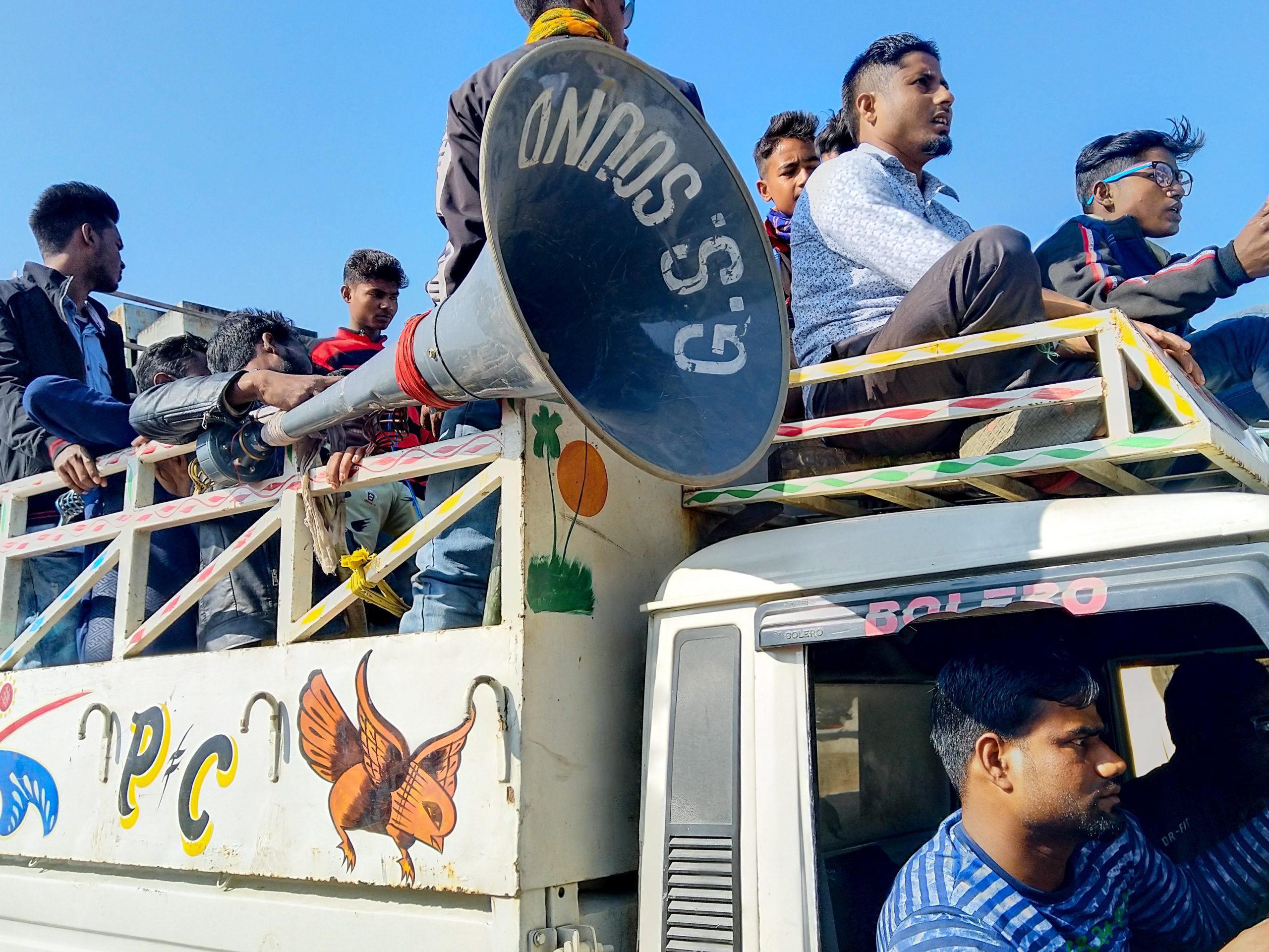 Such trucks loaded with picnic-going gangs and obnoxious sonic weapons drove on to the banks of river at Bharabkunda.