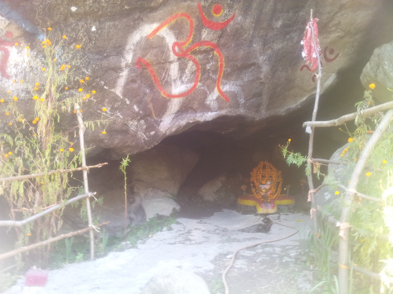 Here is one temple that was not even built. The locals have put a Shivalinga inside a natural cave and painted the rocks.