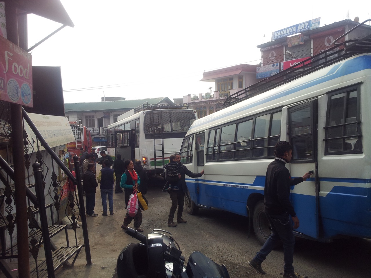 Bhuntar terminus is off the main road and just beside the Bhuntar airport.