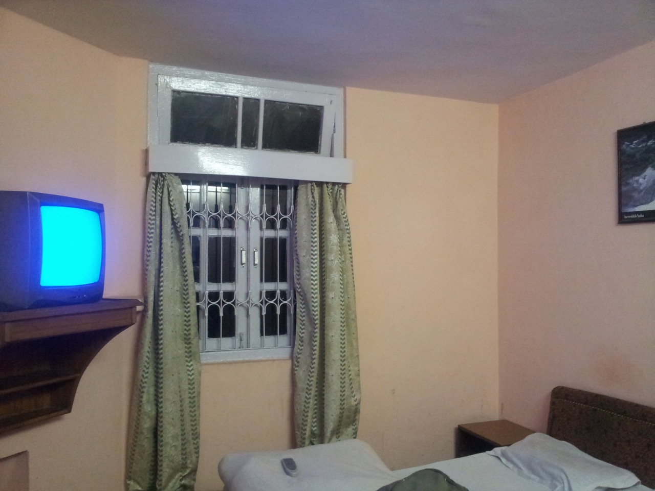 The hotel had average rooms for the 650 rupees we paid per night. It was definitely cleaner than the hotel I had stayed in Mandi.