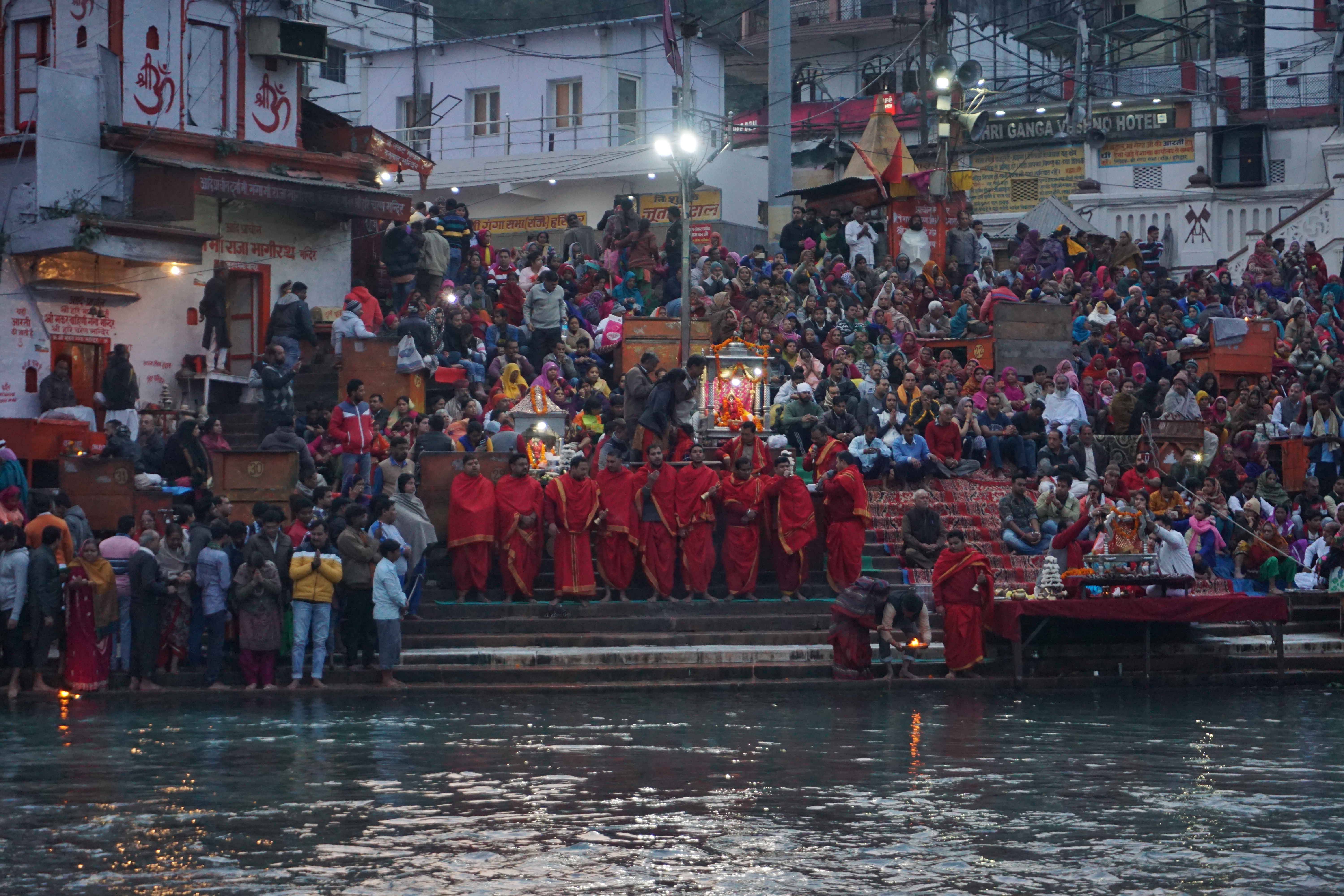 Right after sunset, the purohits assembled at the ghat for the aarti.