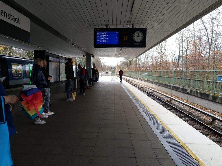 Overcast and drizzling at Studentenstadt U-Bahn station.