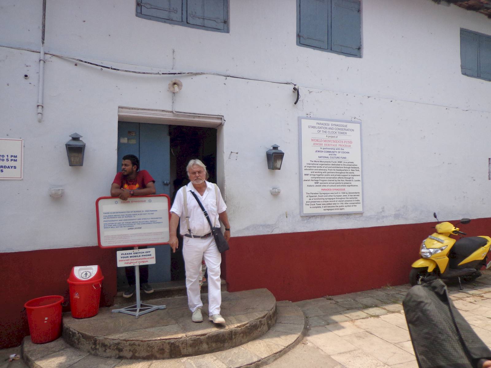 The entrance to the Paradesi Synagogue.