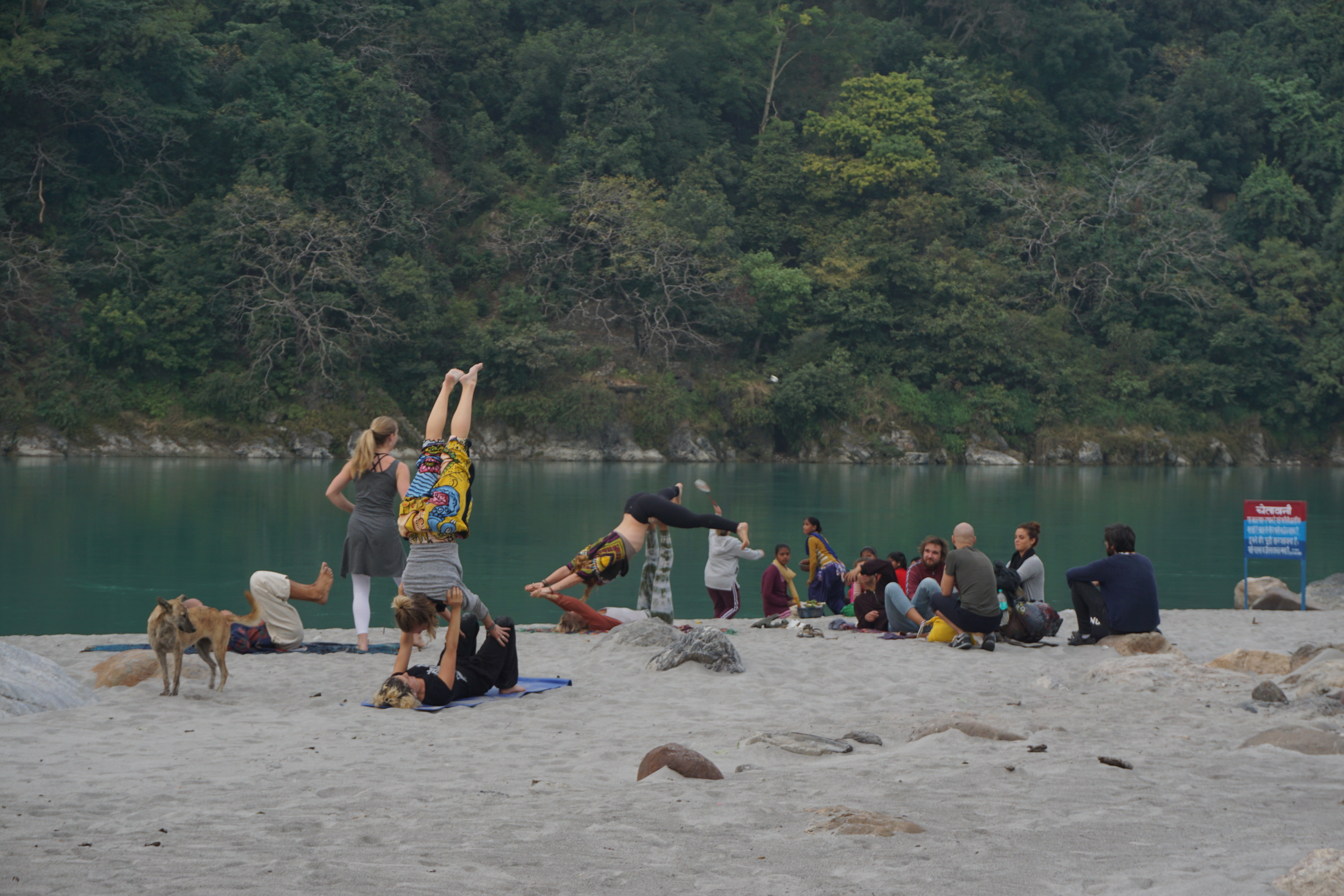 Some foreigners were practising their yoga / acrobatics on the banks of the river.