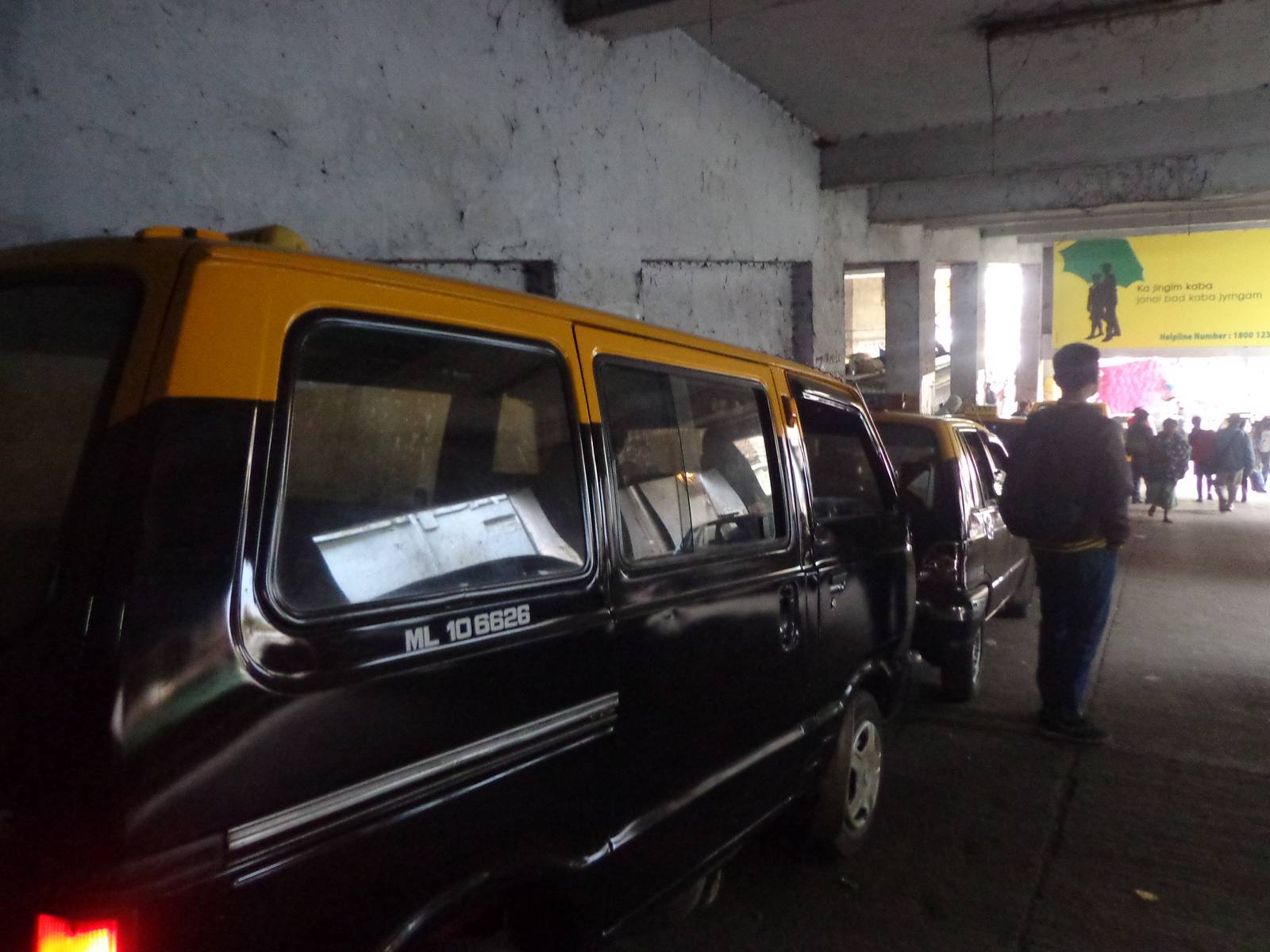 Maruti 800s in taxi stand at Anjali.