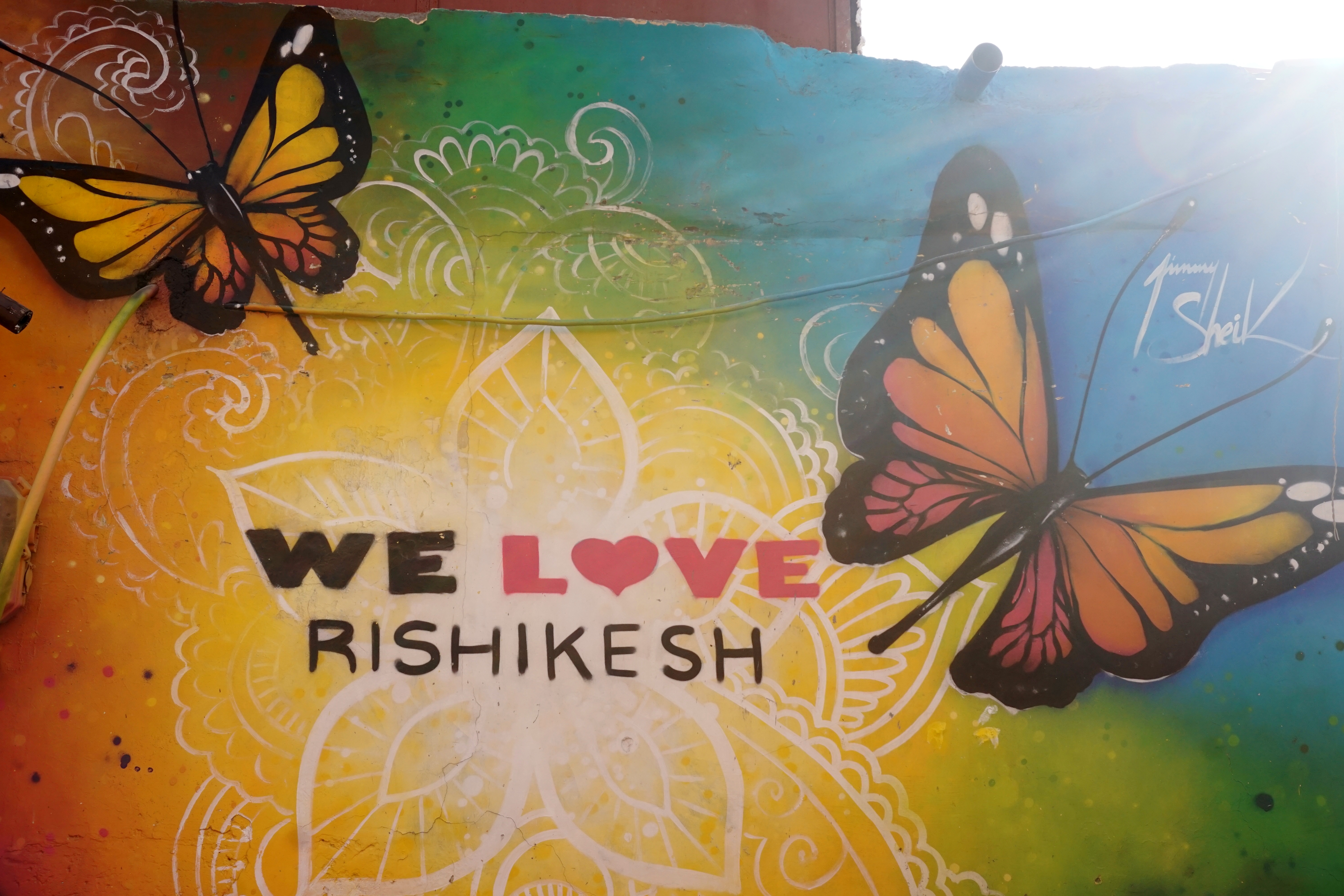 This is the natural opening which opens into Ha Long caves.