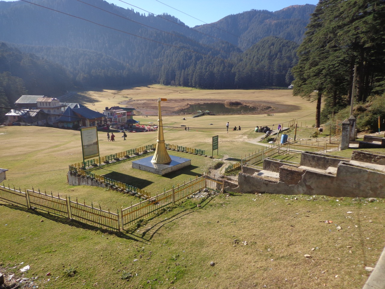 The Khajjiar field and the lake. There are a few shops on the left that serves refreshments.