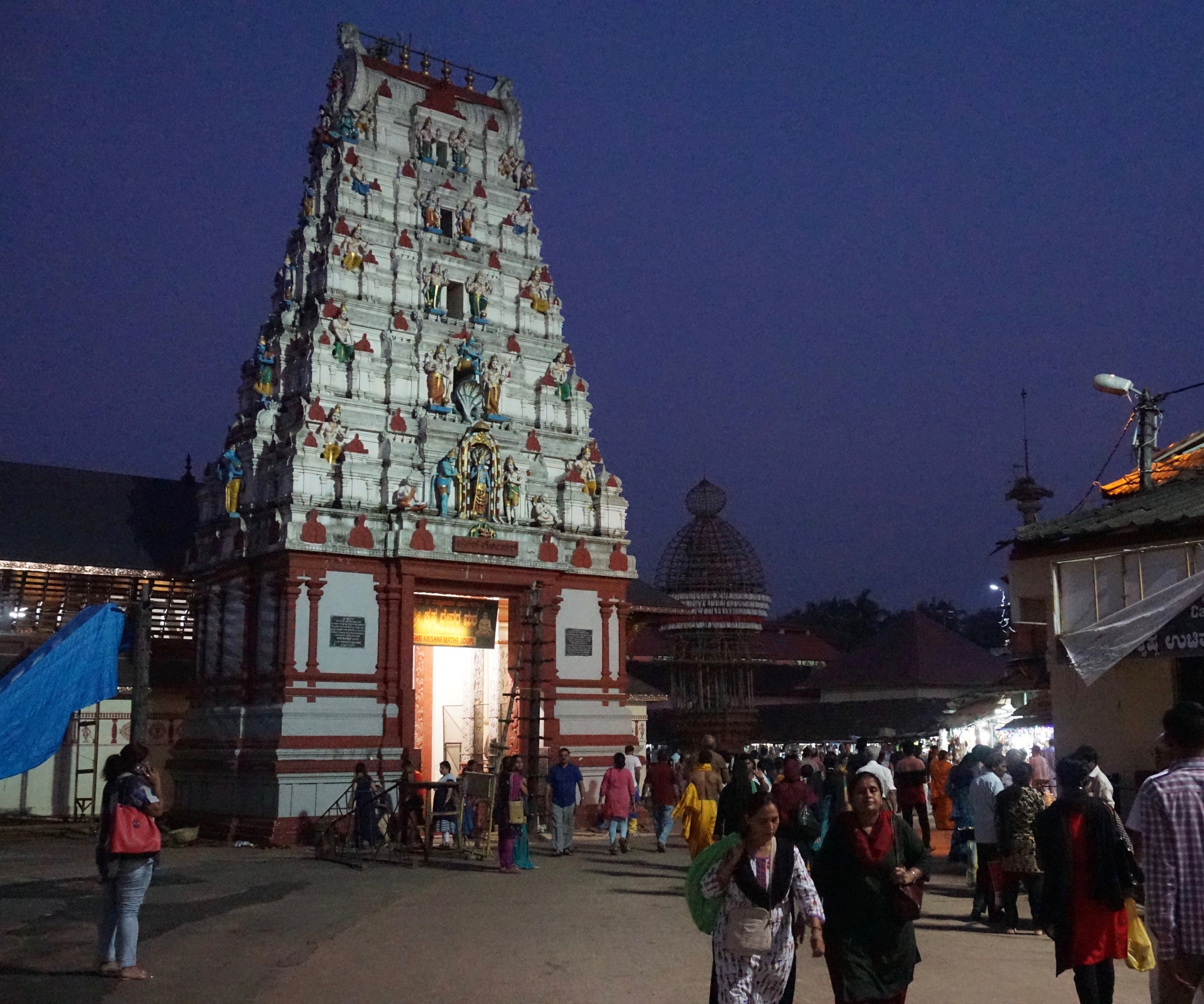 The main temple and the central courtyard