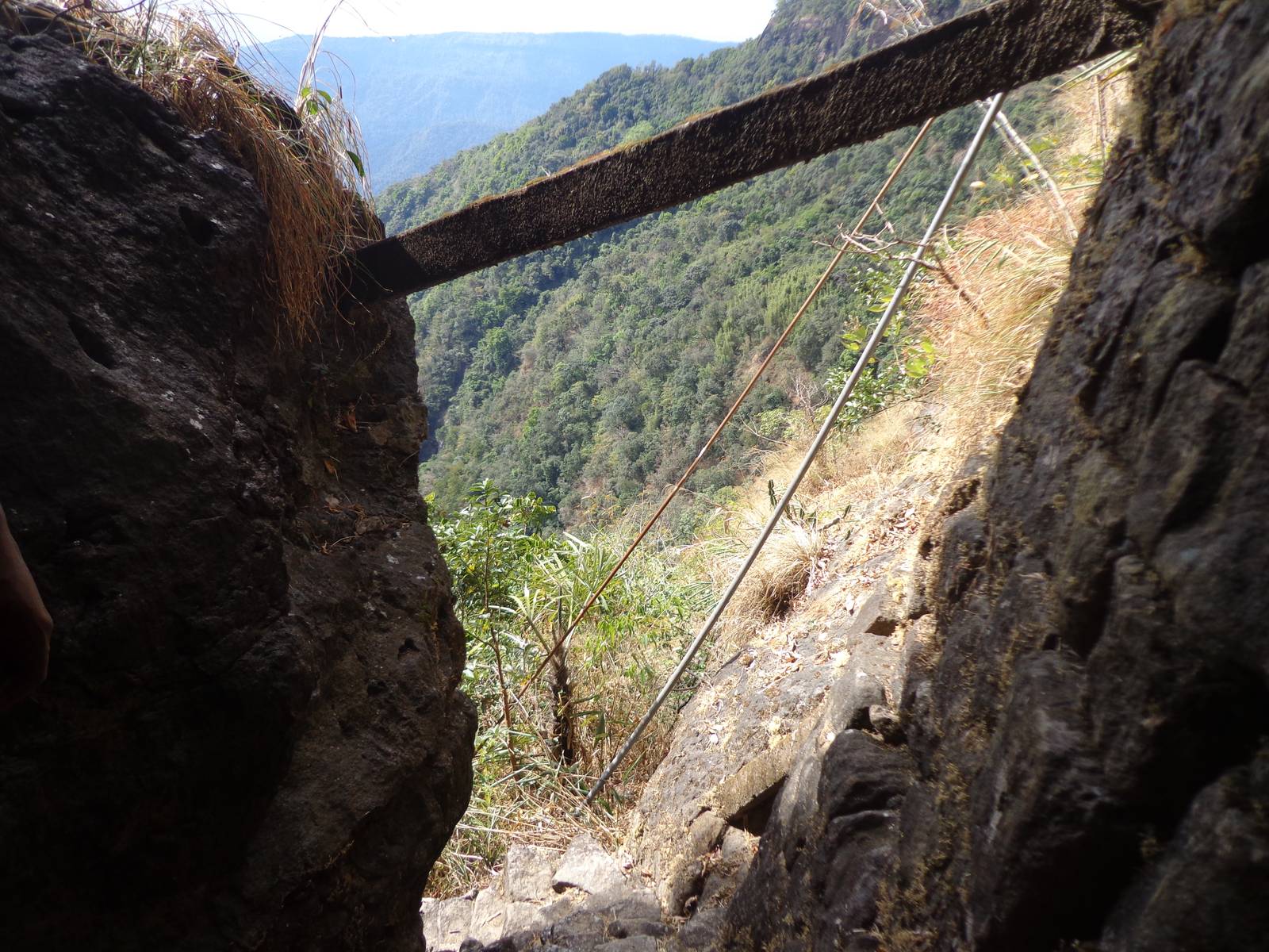 The angle of the pipes will give you an idea of the inclination. The camera is horizontal.