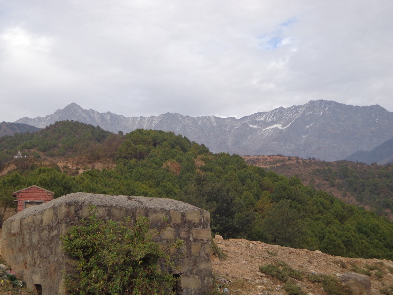 Dhauladhar range basking in the evening sun. I took another snap after 15 mins. The range wasn&rsquo;t visible as clearly as in here. Mist covers the mountains in minutes.