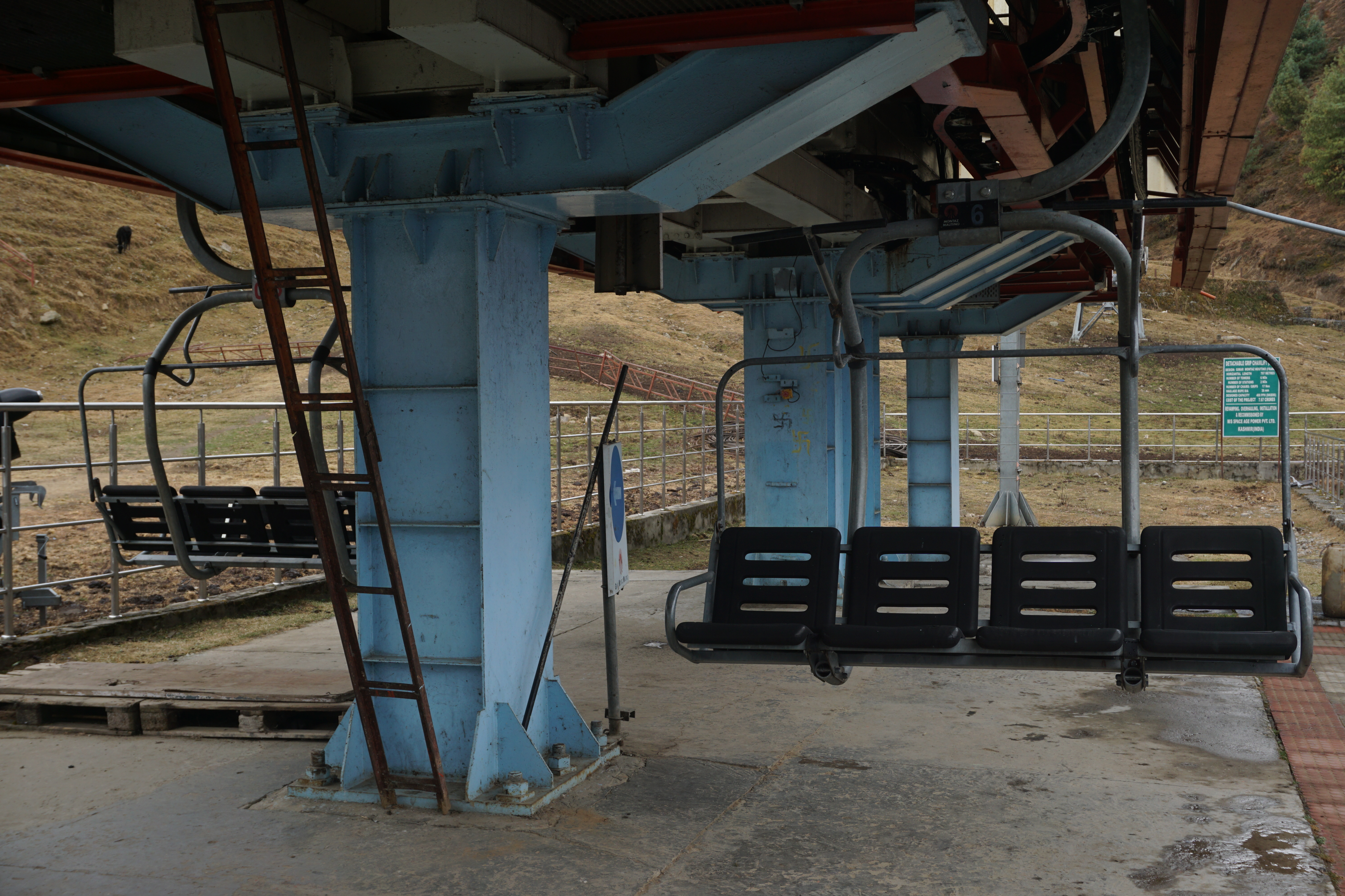 Chair-car station at the top of Auli.