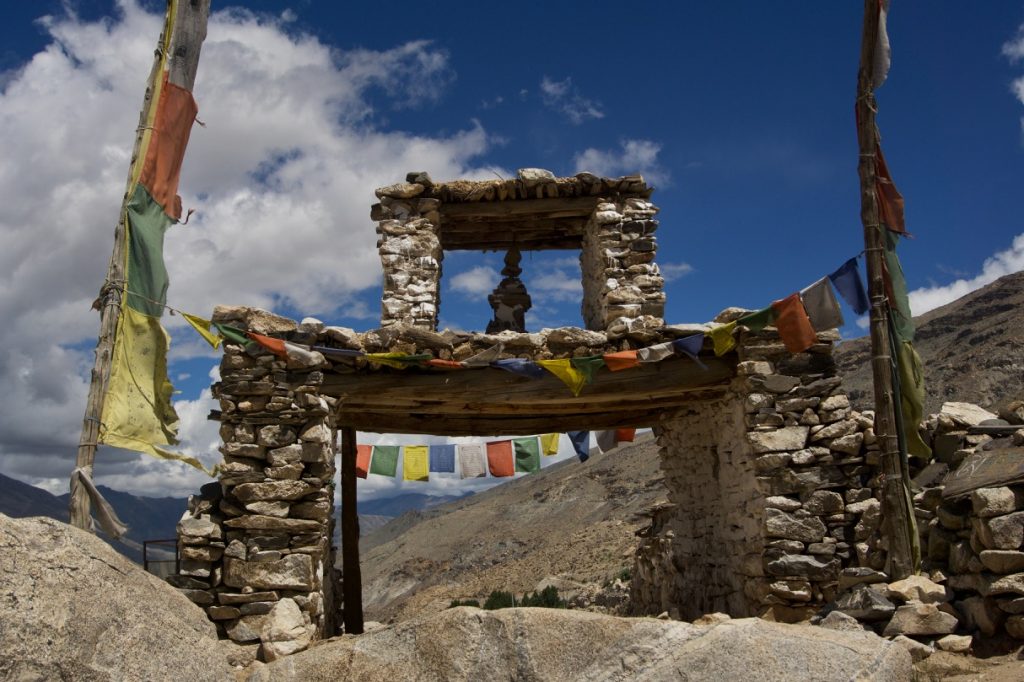 Some kind of door-like structure invited the visitors near the bus stand. Most of the flat rocks have the mantra &ldquo;Om Mani Bêmê Hum&rdquo; engraved on them.