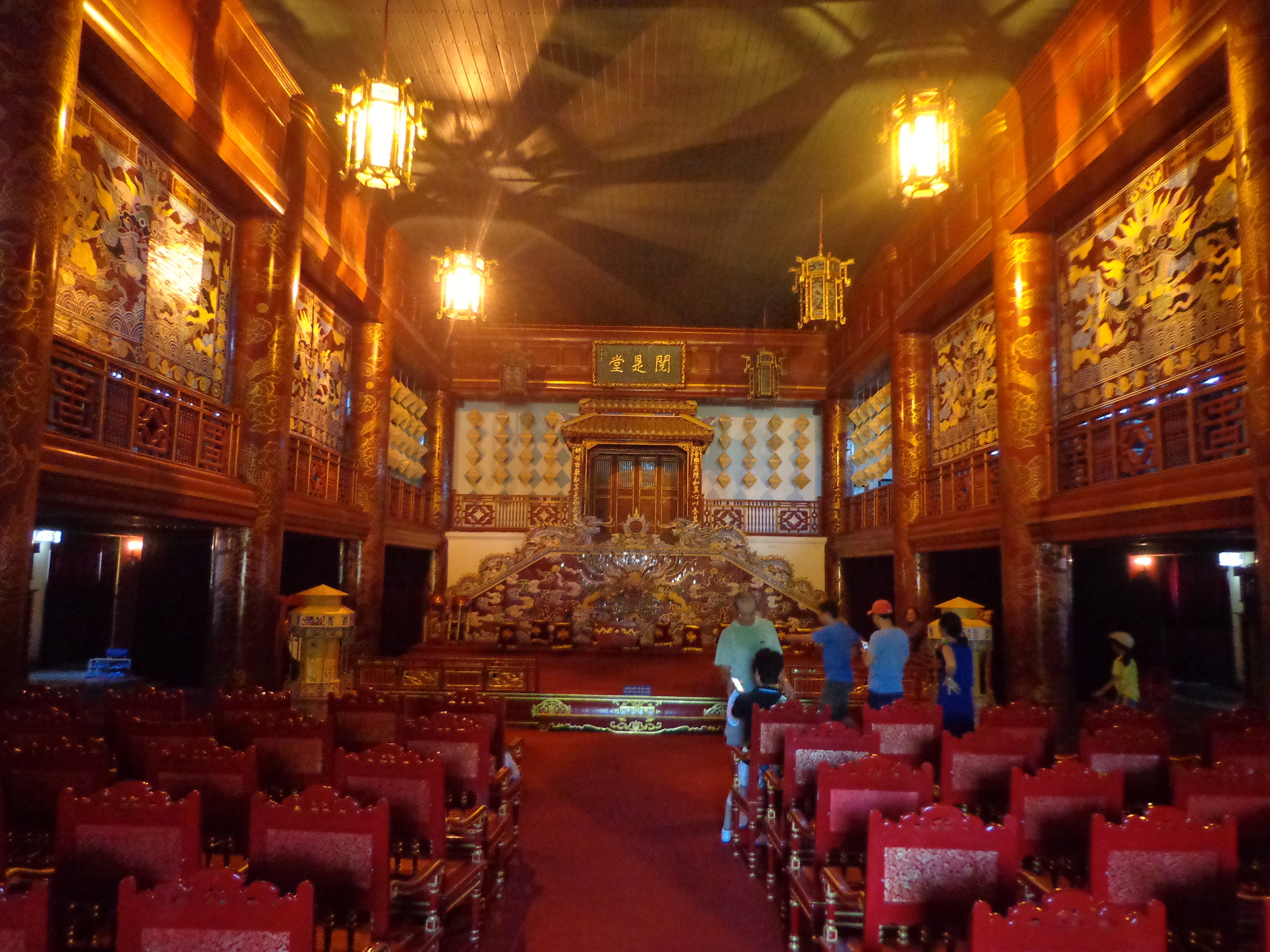 The royal theatre. Nowadays, performances are held for the audience twice everyday. We did not have time to stay back and watch it.