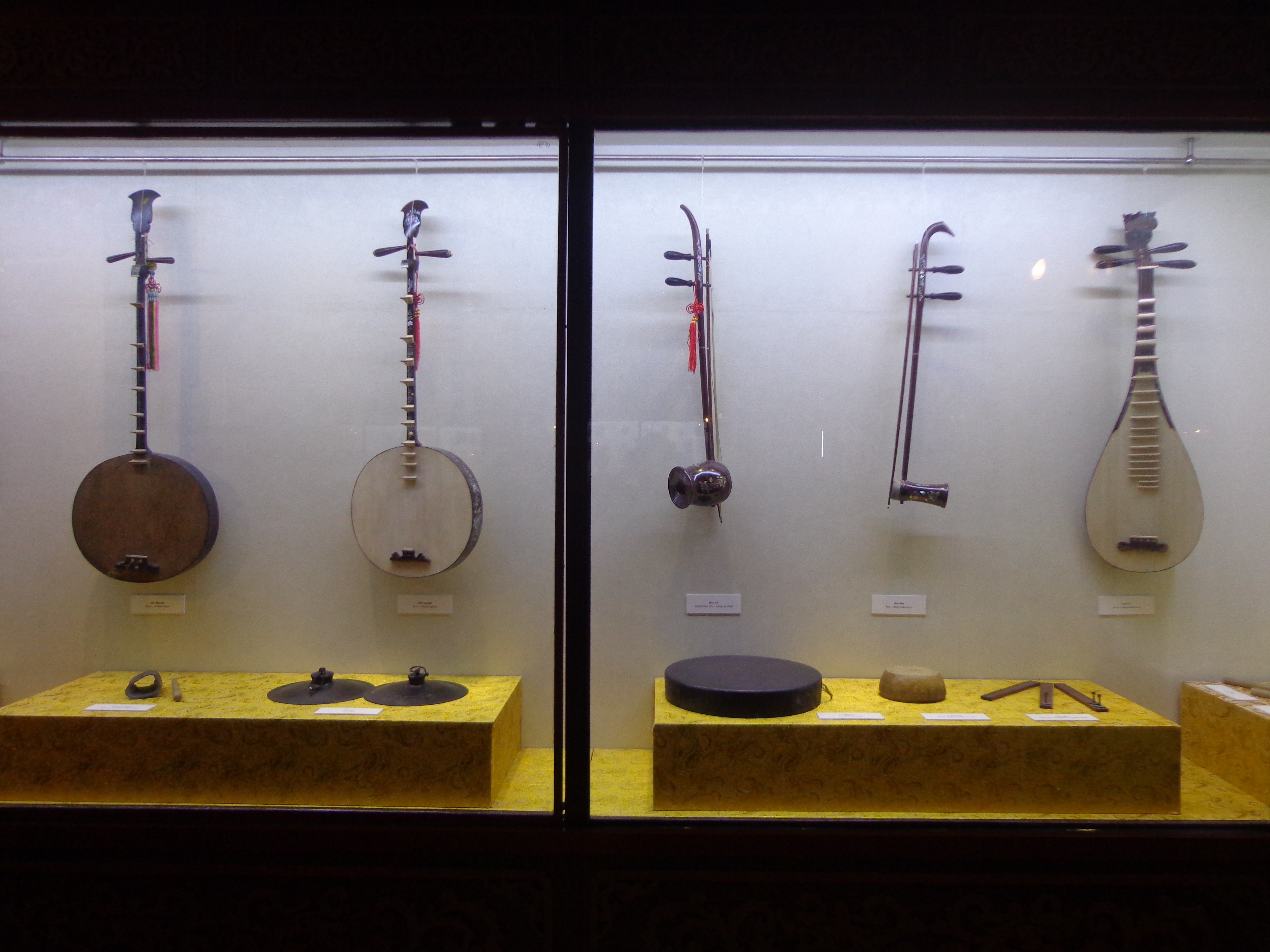 Classical instruments used by the royal theatre. The second from the right is the instrument I heard a street performer play on Ma May street in Ha Noi. (He was the one who goes around, plays without seeking money and smiles at attractive girls.)