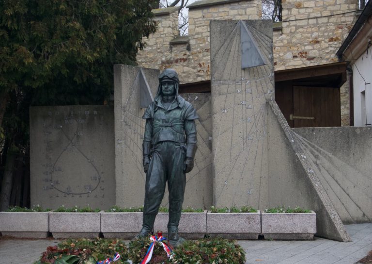 A statue of Milan Rastislav Štefánik, the namesake of the observatory.
