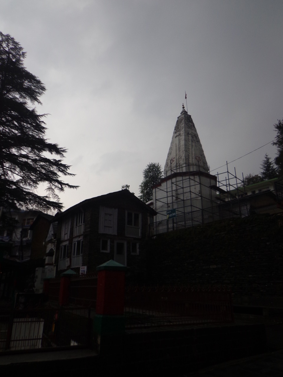 Bhaksunag temple is mostly maintained by the donations from the army. Most of it has historically come from the various Gurkha regiments stationed in Dharamshala.