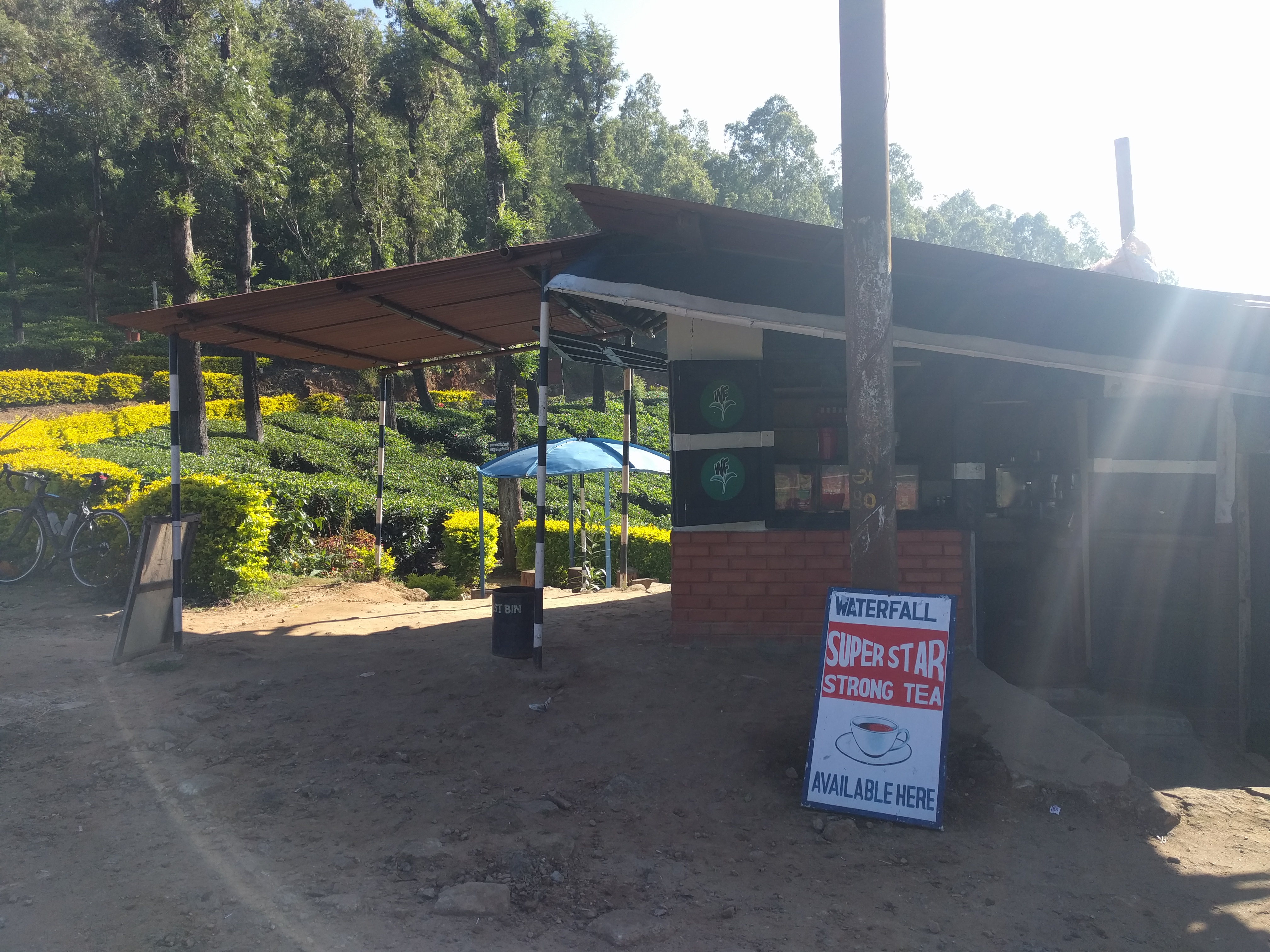 I even stopped by this small tea shop and had a lemon tea. The tea is average but the surroundings were brilliant.