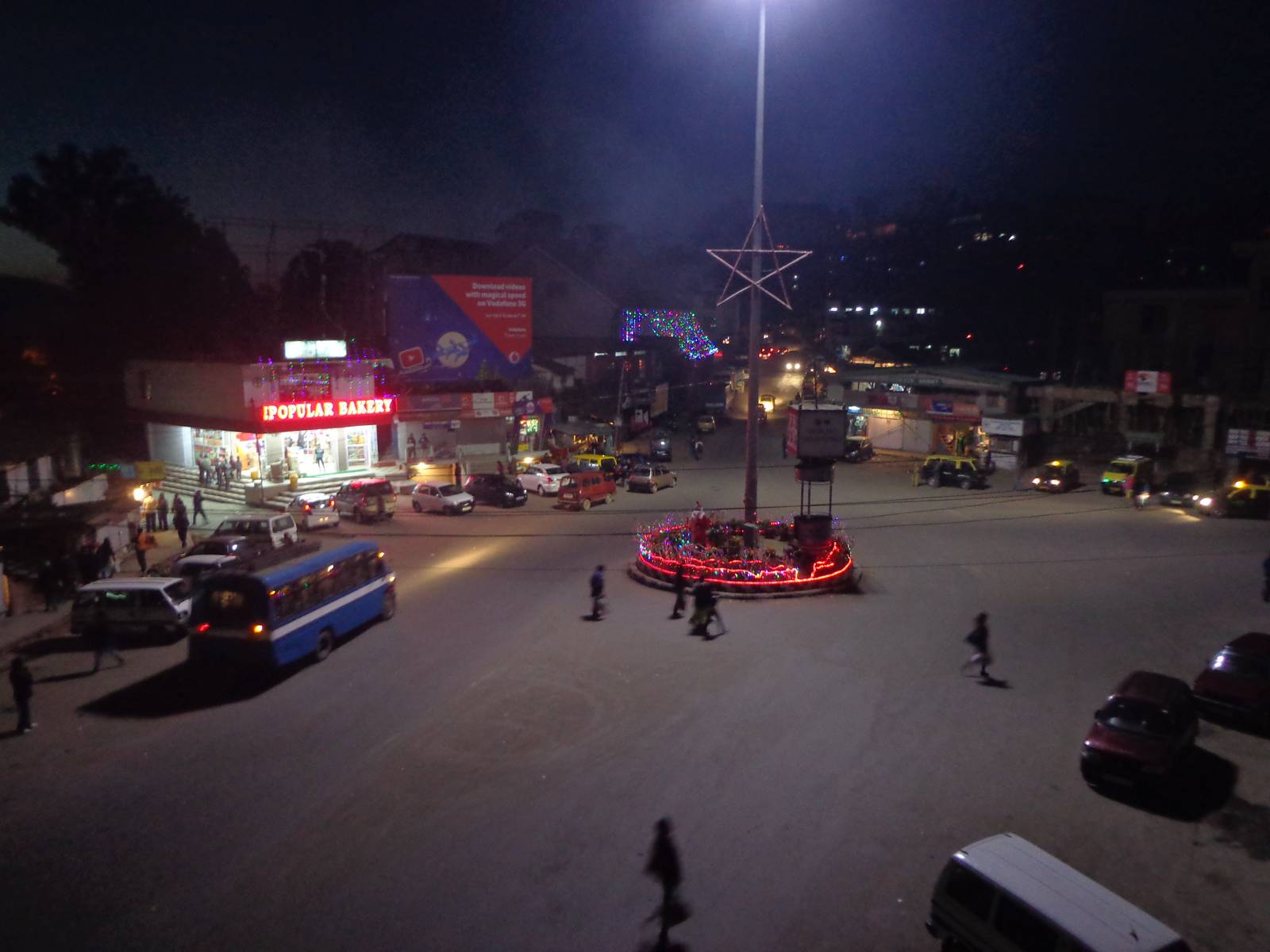 This image was taken at 5:11 pm at High School Junction. It felt like 7:00 pm of Bangalore. India should seriously consider two time zones.