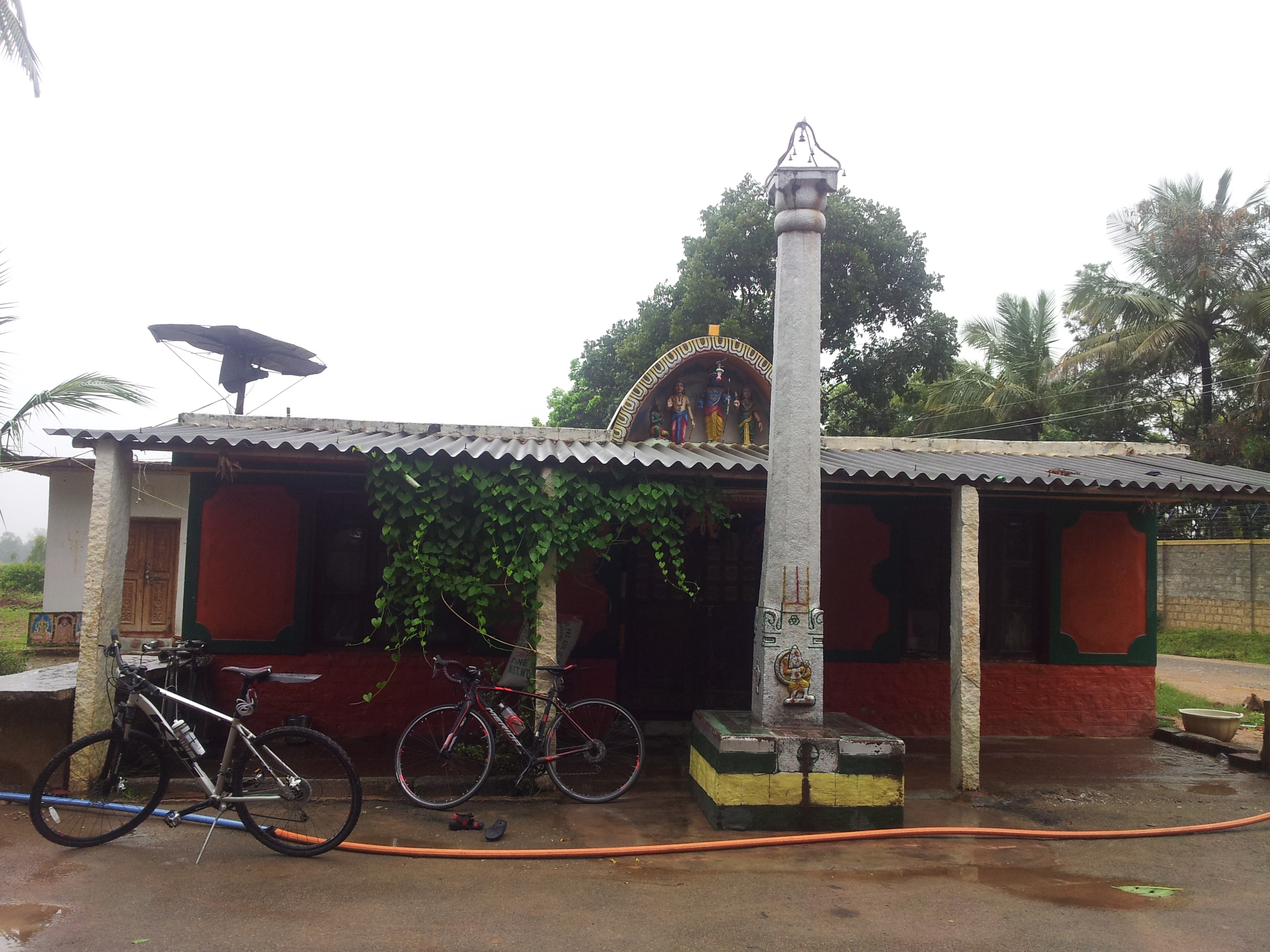 This temple is just opposite to Indian Veterinary Research Institute. It was a nice spot before we hit the cobbles.