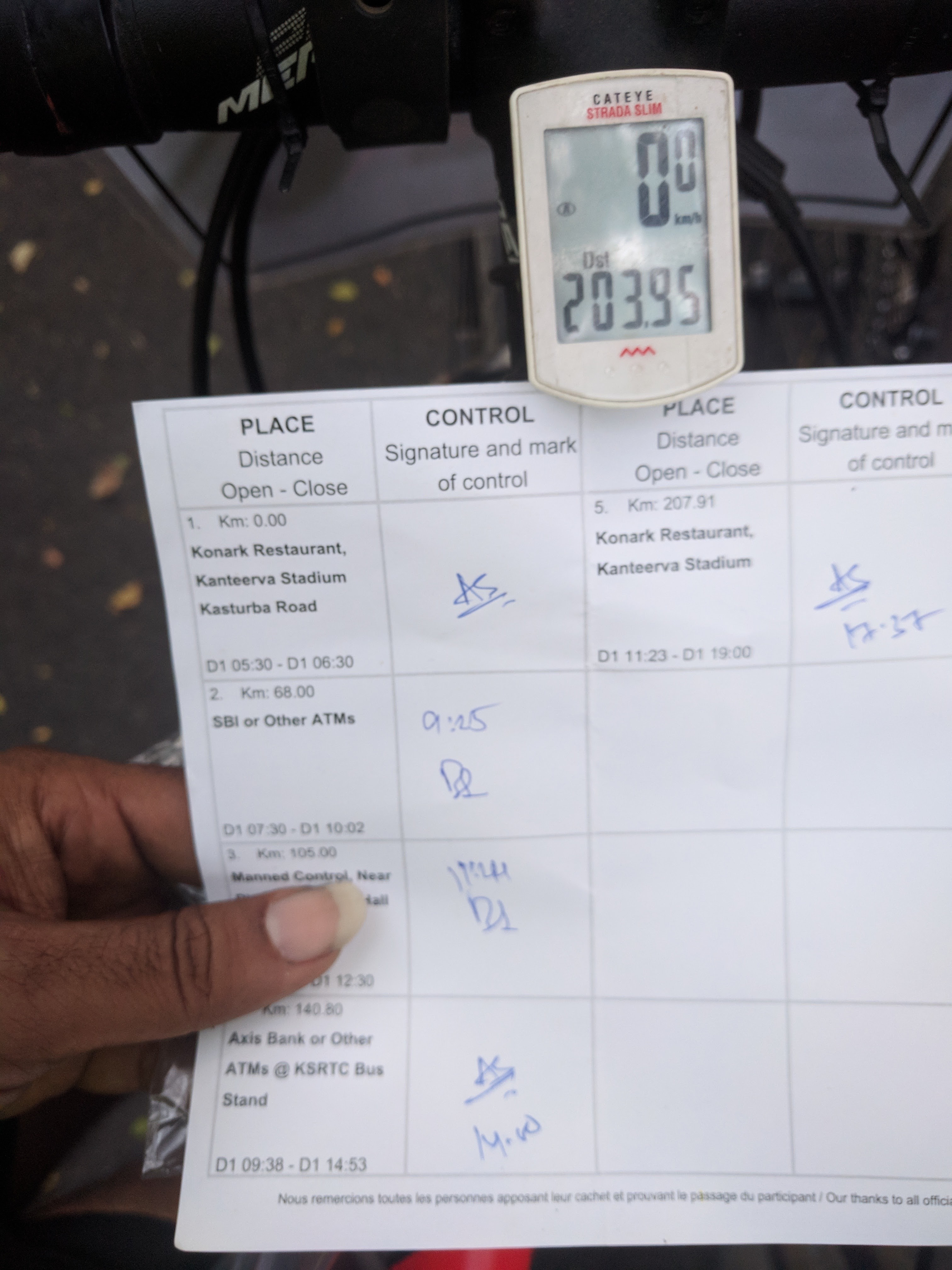 My signed brevet card and my cyclo-computer showing 203 kms of ride.