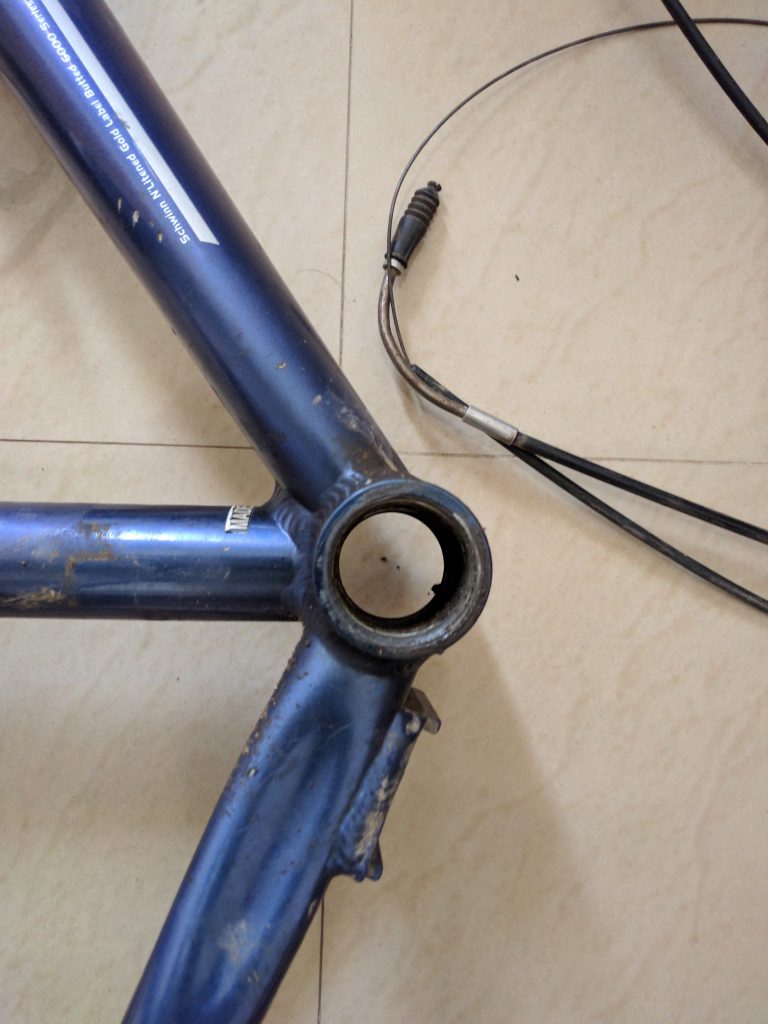 Here&rsquo;s my frame&rsquo;s bottom bracket shell, finally free of the bottom bracket.