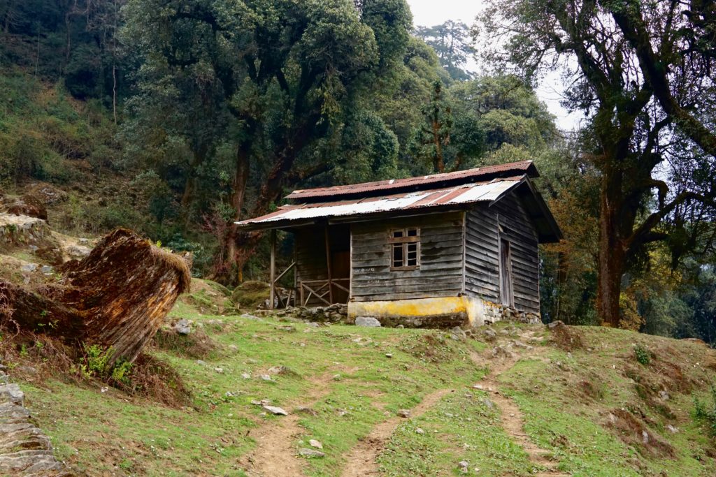 The dilapidated trekkers hut at Bakhim.